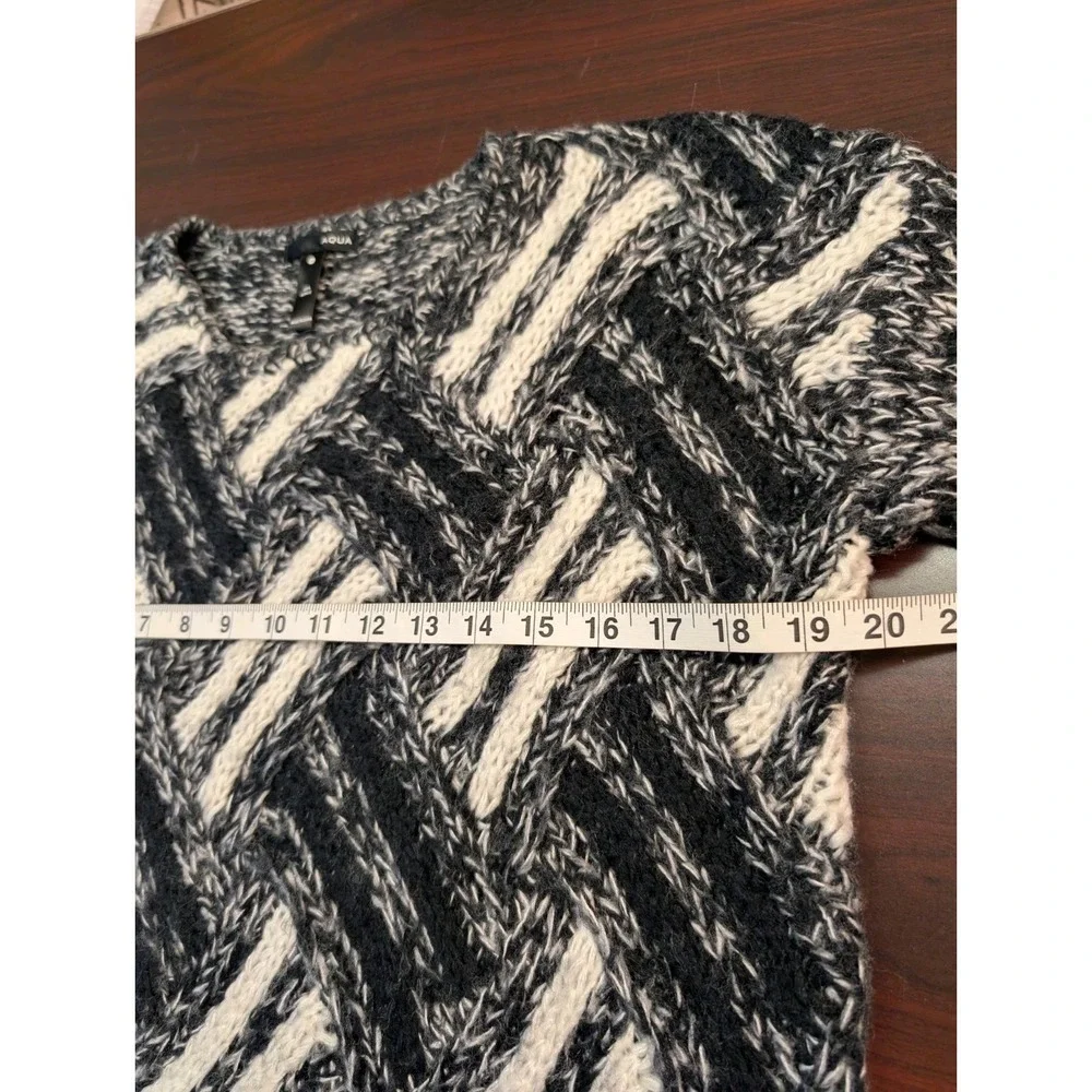 Aqua M Chunky Black And White Fuzzy Pullover Sweater